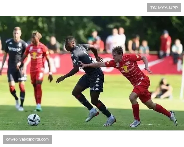 利雅得新月2比3不敌吉达国民 遭遇赛季首败